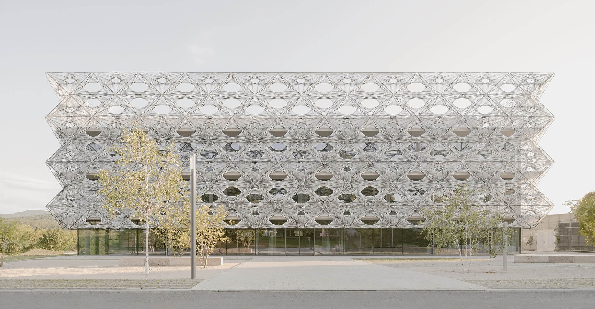 Инновационный центр Texoversum - как использование роботов позволило создать прочный текстильный фасад