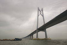 The Hong Kong-Zhuhai-Macau Bridge. : ru.wikipedia.org