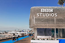 Рециклинг и архитектура. BBC Studios Pavilion - здание, управляющее светом и тенью