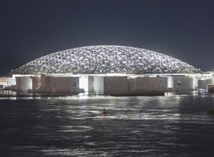 "Дождь света" от Жана Нувеля - в ОАЭ открылся Лувр Абу-Даби, увенчанный уникальным куполом