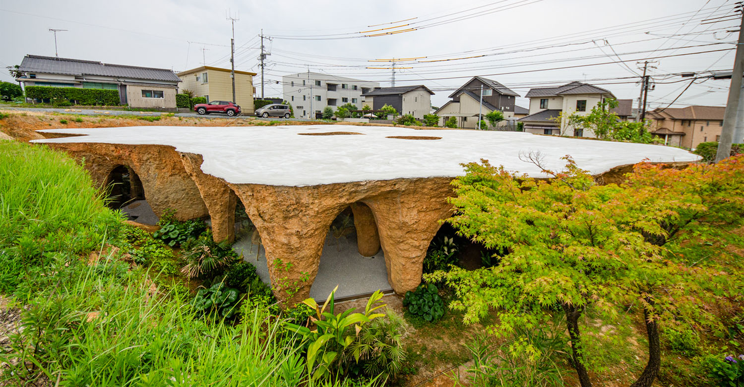 Экспериментальная архитектура - в Японии появился дом-ресторан, разместившийся в рукотворной пещере