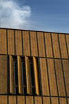 Офисное здание с солнцезащитными ламелями. Фото: lp2-arch.com