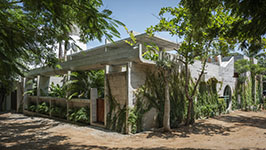 Casa TO. Двухэтажное здание. Внутренний сад. Изображение © Jaime Navarro
