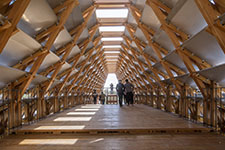 Timber Bridge in Gulou Waterfront.  Алюминиевые пластины.Фото © Jin Weiqi