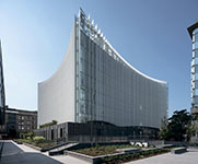Здание больницы Сан-Раффаэле. Изображение: Duccio Malagamba © Mario Cucinella Architects
