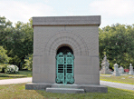 Могила Керри Элизы Гетти (Carrie Eliza Getty Tomb). Кладбище Грейсленд (Graceland Cemetery), Чикаго, штат Иллинойс, США (1890 г.) Луис Генри Салливан