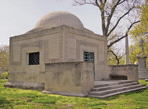 Могила Шарлотты Диксон Уэйнрайт (Charlotte Dickson Wainwright). Кладбище Бельфонтейн (Bellefontaine Cemetery). Сент-Луис, штат Миссури, США (1892 г.) Луис Генри Салливан