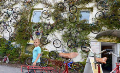 Bike shop Fahrradhof Altlandsberg. : en.people.cn