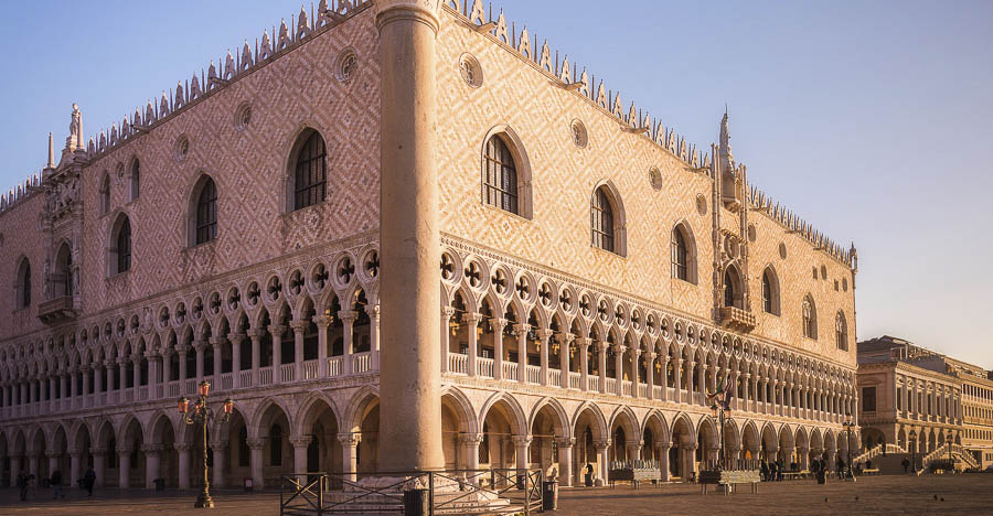 Дворец дожей - от оборонительной крепости к шедевру венецианской готики