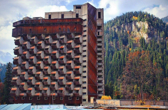 Гостиница "Аманауз" - "пчелиные соты" в горах Кавказа