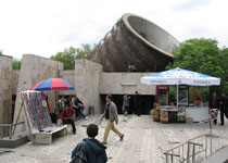Вестибюль станции метро Еритасардакан в Ереване.  Фото: ru-sovarch.livejournal.com