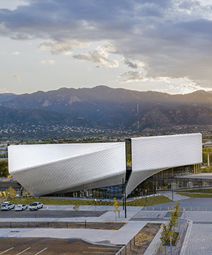 В США открылся музей Олимпийских и Паралимпийских игр с уникальным фасадом из алюминиевых панелей