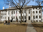 Университетский Холл в Гарварде (University Hall), Кембридж, Массачусетс, США, 1813 - 1815 гг.. Чарльз Булфинч  (Charles Bulfinch)