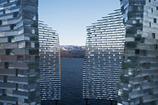 Qaammat Pavilion. Стеклянные блоки. Изображение © Julien Lanoo