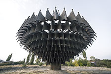 Железный фонтан в Гюмри. Советский модернизм. Изображение: flickr.com © inhiu